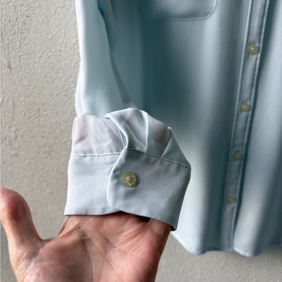 Loft Baby Blue Women’s Long Sleeve Button Up Shirt Size M Career Office Roll Tab - Picture 5 of 10